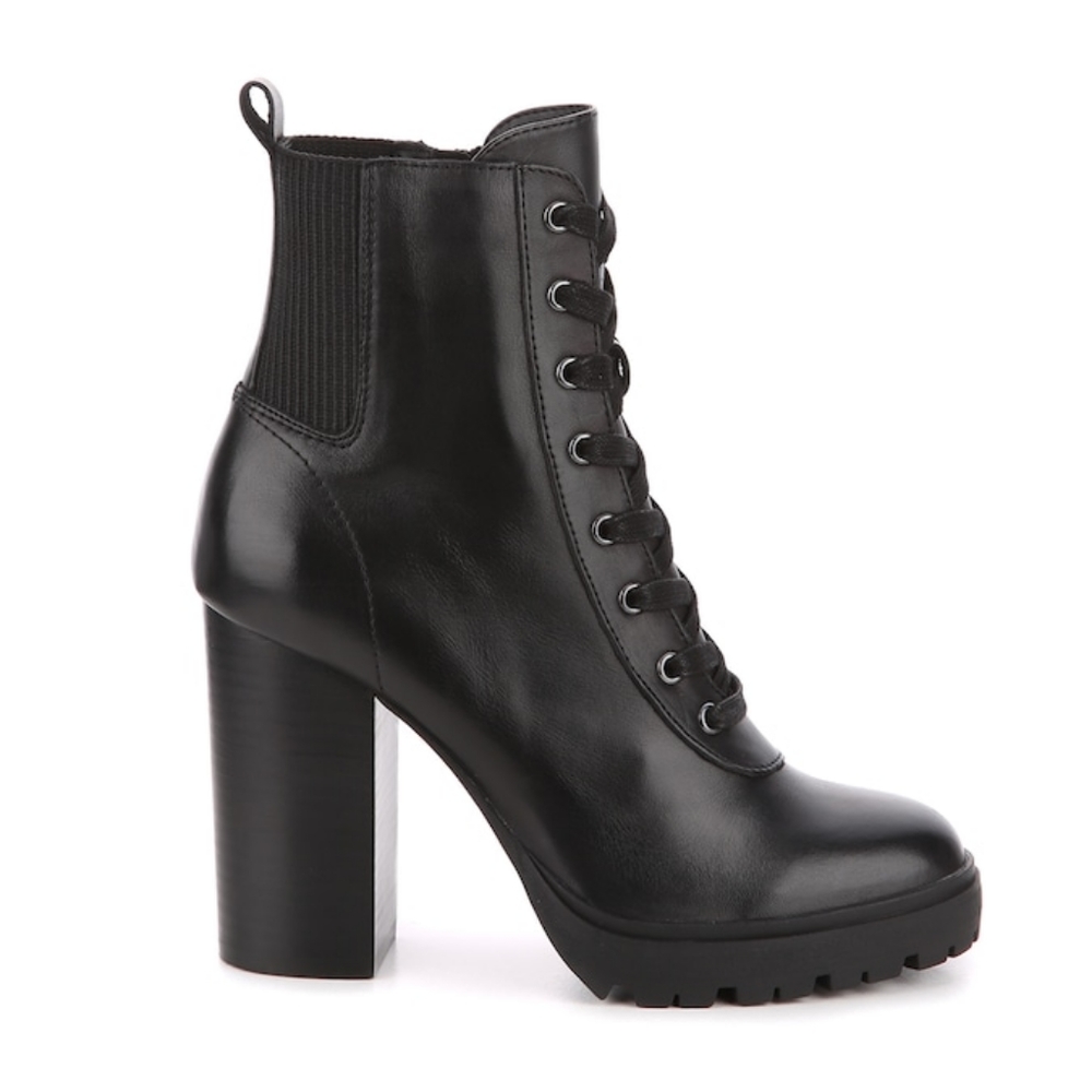 NWT - Steve Madden Latch Boot - Size 6